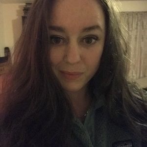 Meet your Posher, Katie the Jeans Queen!!! 👖👑